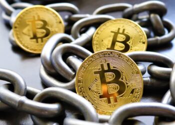 Bitcoin Spot ETFs Pull In $924M Last Week as BlackRock’s IBIT Leads