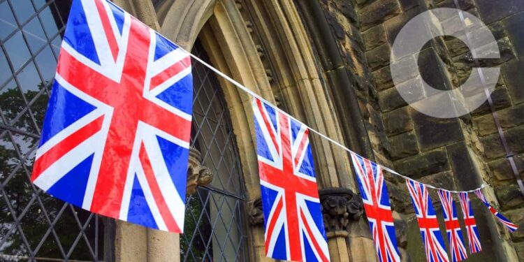 Coinbase Expands UK Derivatives Access With Up to 50x Leverage