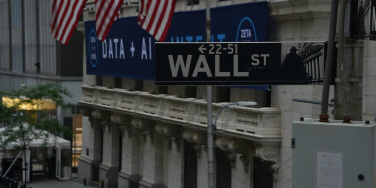 Congress Stalls on Crypto Rules as Wall Street Builds the Market Anyway