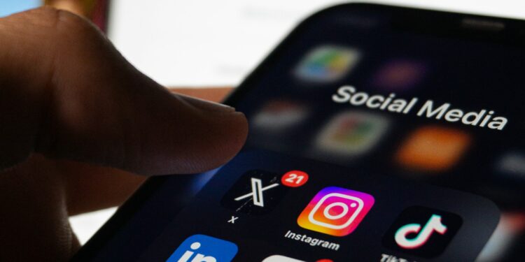 Coinbase Splits Its X Accounts So Listing News Does Not Get Lost in Market Chatter