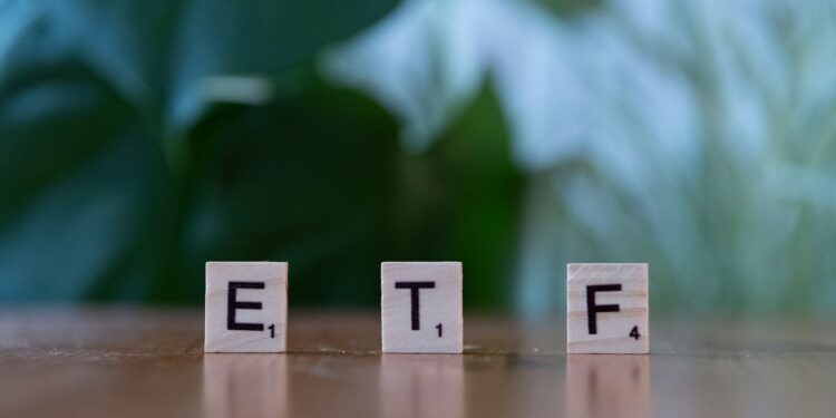 US Bitcoin ETFs Pull in $118.8 Million on October 6 as BlackRock's IBIT Leads Inflows