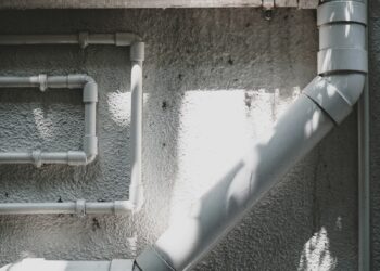 How Uniswap Quietly Turned Itself Into a Decentralized Exchange Aggregator